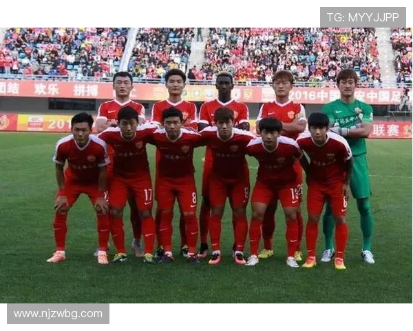 杭州篮球队在世界锦标赛积分榜上以69分稳居第一名展现强劲实力 杭州篮球队在世界锦标赛积分榜上以69分稳居第一名展现强劲实力