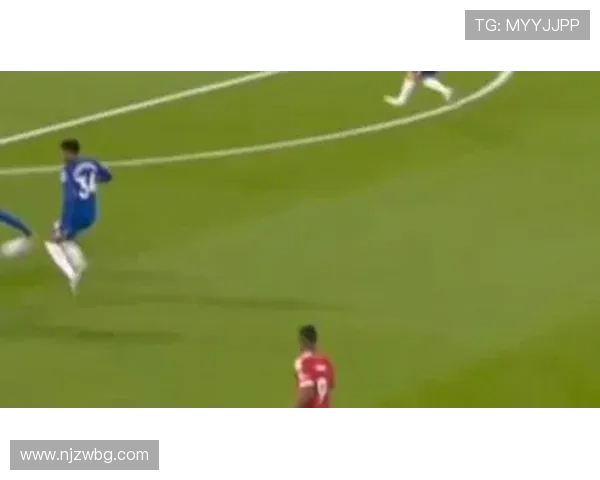 小区足球明星盘点：那些在绿茵场上闪耀的少年英雄们