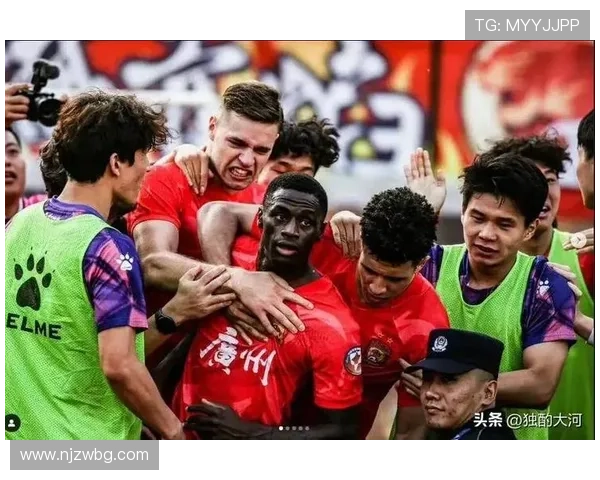 广州足球队实力变革引发热议球迷期待新篇章的崛起与挑战
